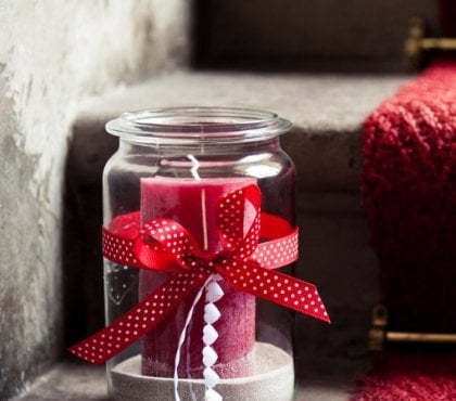 décoration-bougies-Noël-pot-verre-ruban-rouge-pois-blancs-bougie-rouge