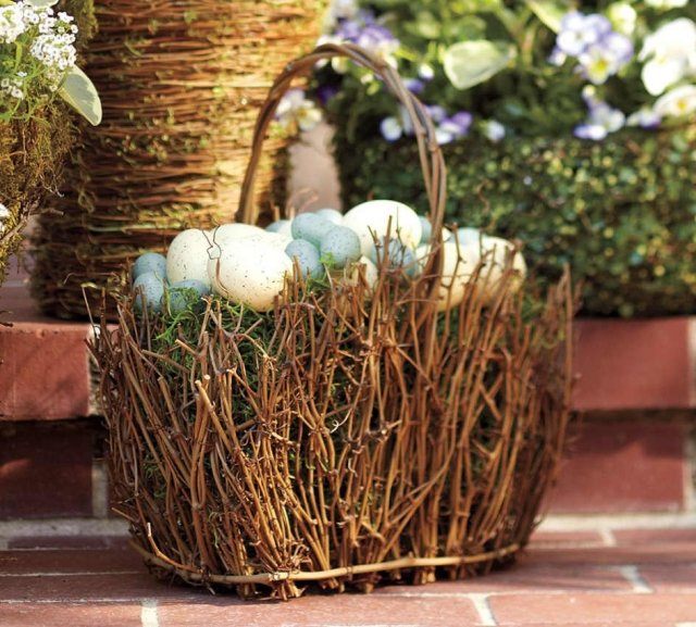 décoration-de-Pâques-jardin-oeufs-panier