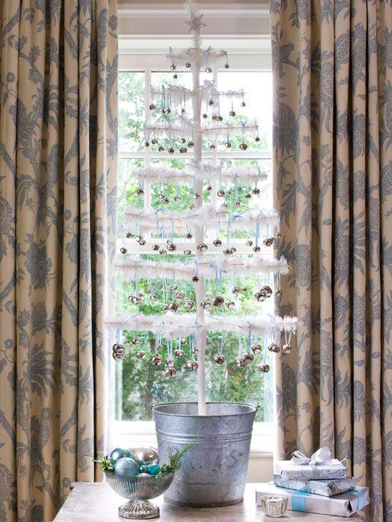 décoration-de-table-Noël-idées-originales-sapin-artificiel-boules-decoratifs