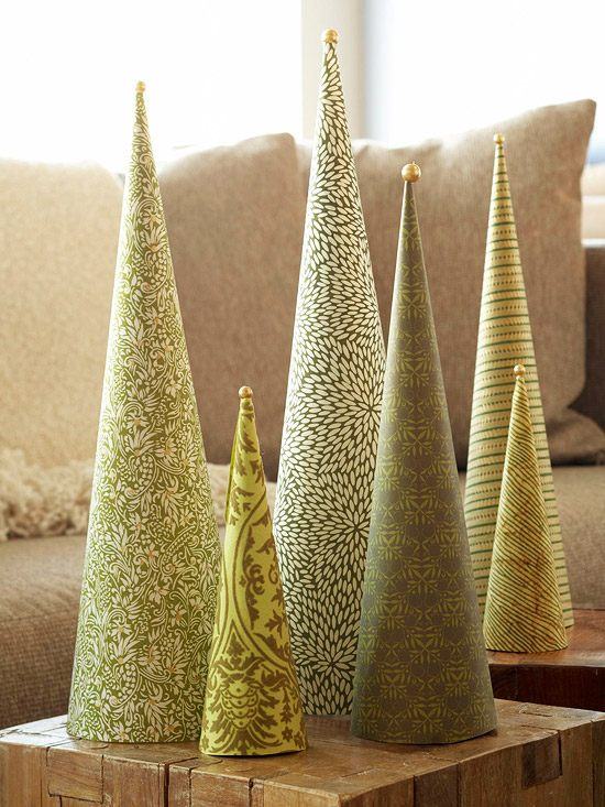 décoration-de-table-Noël-idées-originales-sapins-papier-table-basse-salon