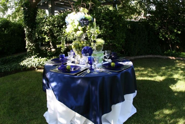 décoration-mariage-idée-originale-nappe-couleur-bleue