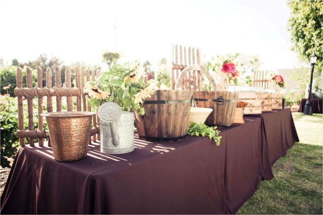 décoration-printemps-table-vintage-tournesols-fleurs-roses