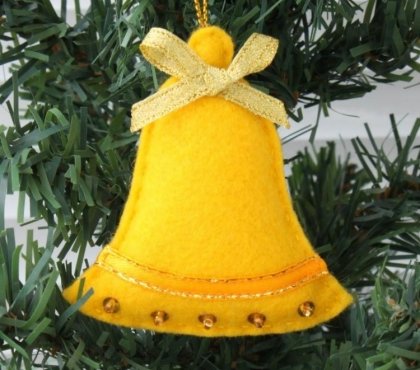 décoration-sapin-Noël-ornements-feutre-cloche-jaune-paillettes