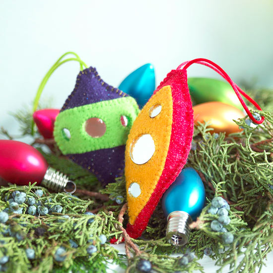 décoration-sapin-Noël-ornements-feutre-cyclamen-pourpre