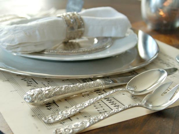 décoration-table-Noël-dessous-assiettes-partitions