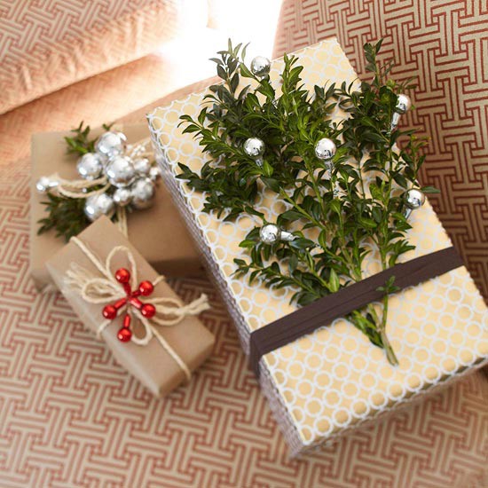 emballage-cadeaux-Noël-boules-branches
