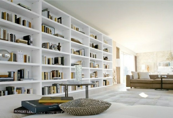 grande-bibliothèque-blanche-moderne-salon