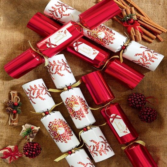 idée-déco-Noël-rouge-bonbons-Noel-rouge-blanc-ornements-décoratifs-baies-rouges idée déco Noël