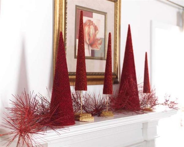 idée-déco-Noël-rouge-sapins-Noel-rouges-artificiels idée déco Noël