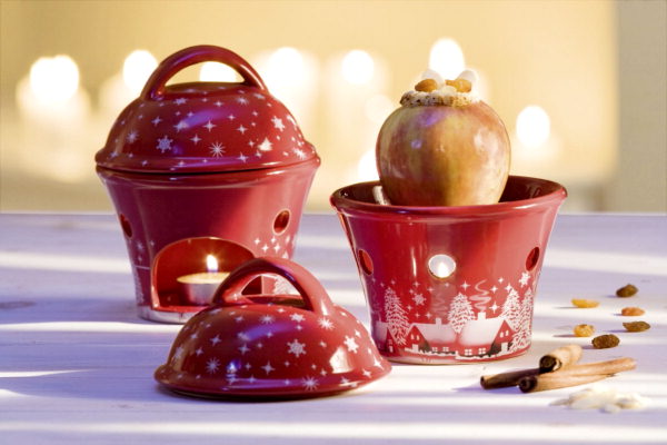 idée-déco-Noël-rouge-vaisselle-rouge-motifs-hiver-blancs-bougies idée déco Noël