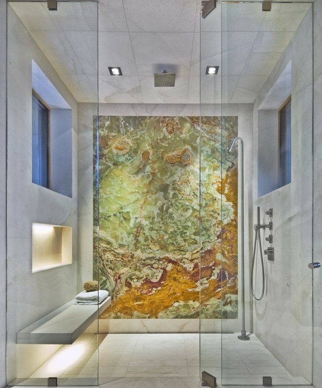 idée-de-douche-à-effet-pluie-salle-bains-paroi-transparente