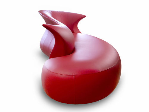 idée-originale-canapé-design-couleur-rouge-forme-inhabituelle