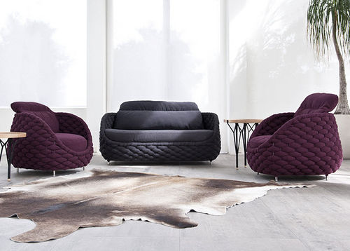 idée-originale-canapé-design-fauteuils-violettes