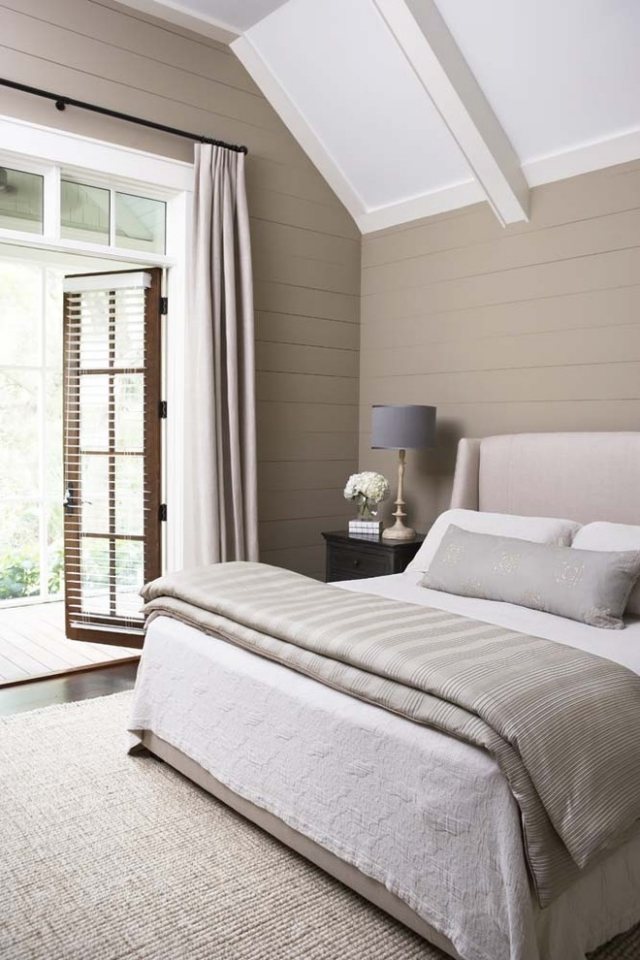 idée-peinture-chambre-coucher-couleur-beige-plafond-blanc