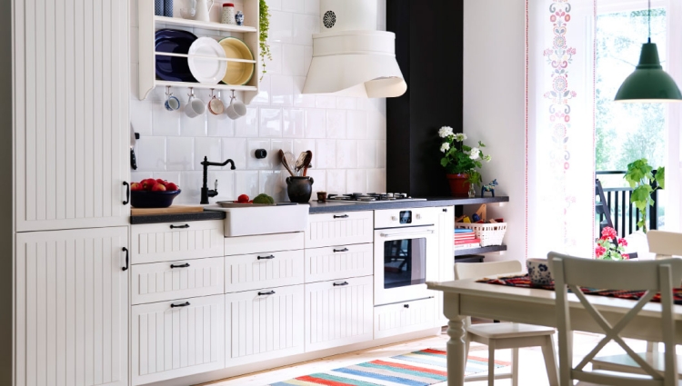 idées Ikea portes armoires blanches cuisine moderne