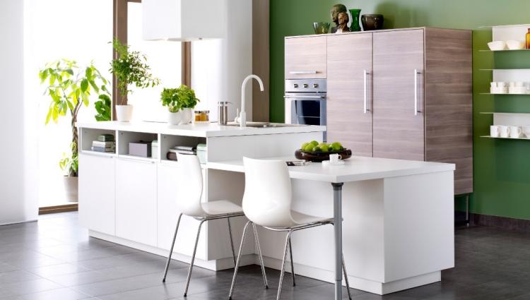 idées cuisine Ikea 2014 chaises blanches Erland