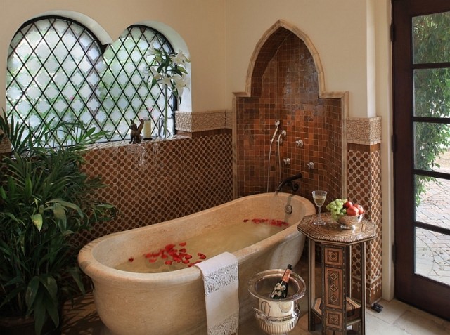 idées déco salle de bains marocaine-influence-coloniale