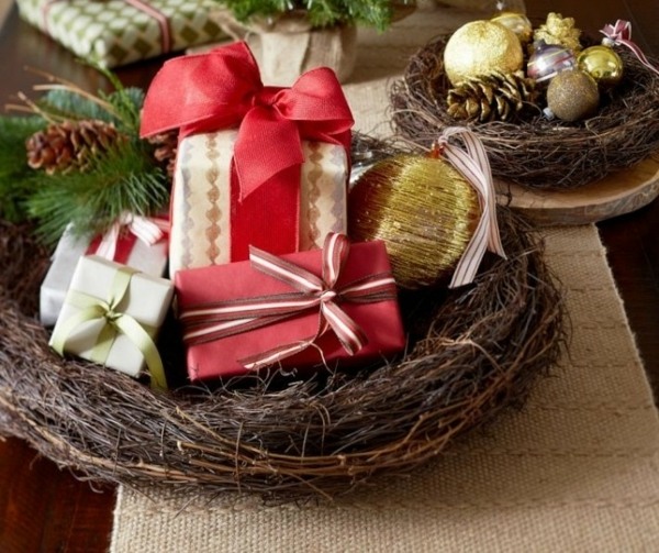 idées-décoration-Noël-nids-branches-décoratives-boîtes-cadeaux-rouge-or idées décoration Noël