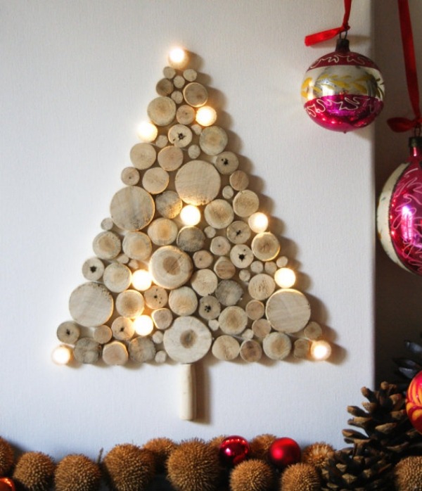 idées-décoration-murale-Noël-disques-bois-ampoules-sapin-Noel idées décoration murale