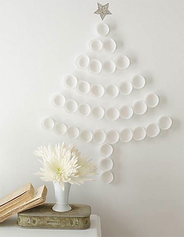 idées-décoration-murale-Noël-ornements-papier-sapin-mur-étoile-argentée idées décoration murale