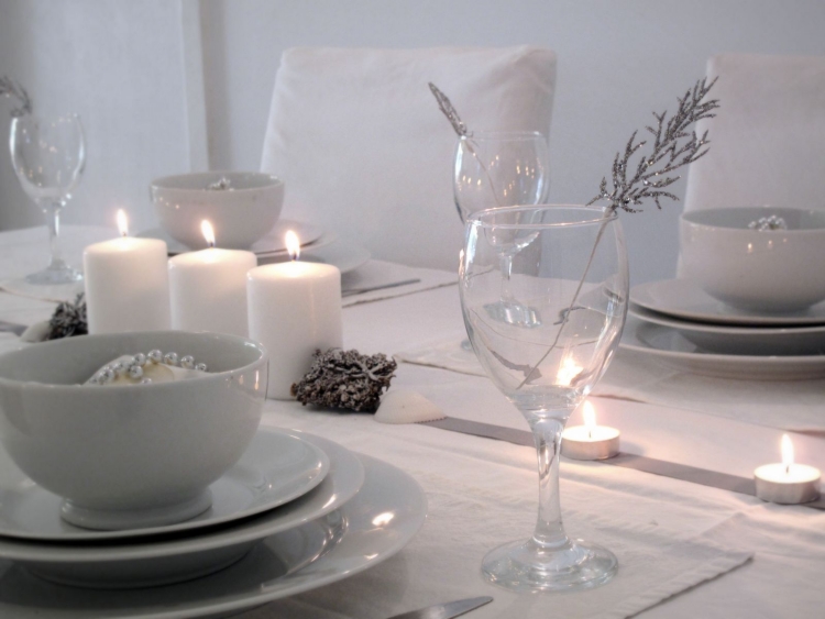 idées-décoration-table-blanche-bougies