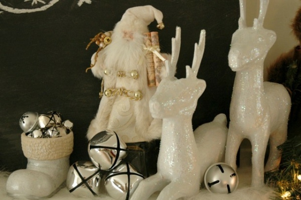 idées-de-déco-DIY-Noël-petites-cloches-pere-Noel-chaussette-decorative