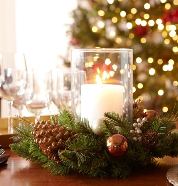 idées-de-déco-Noël-bougies-materiaux-naturels-cones-pin-table