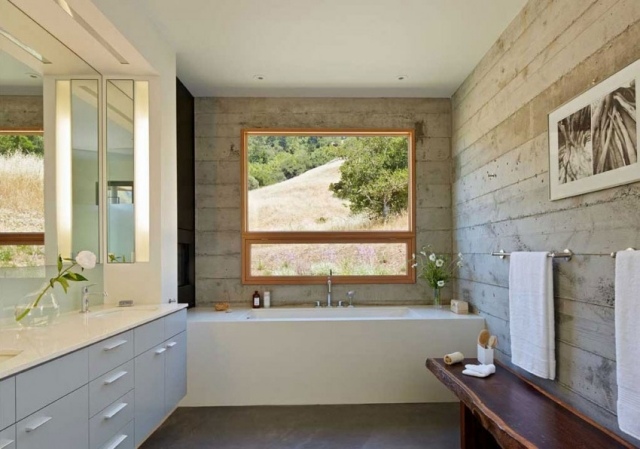 idées-salle-de-bains-baignoire-rectangulaire-armoires-rangement-sous-lavabo