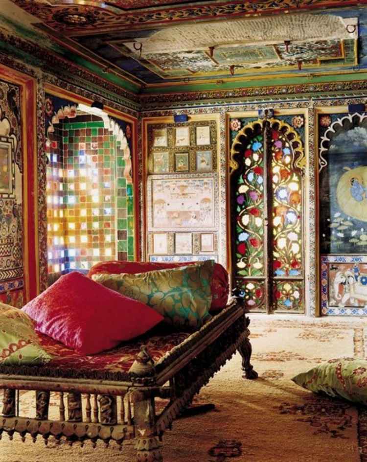 intérieur-marocain-décoration-abondante-couleurs