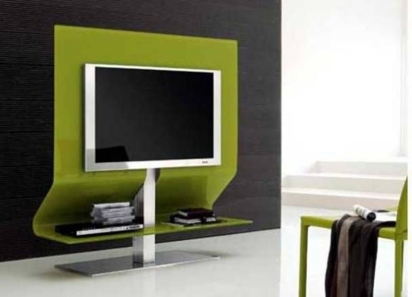 meuble-TV-idée-originale-salon-aménagement-pratique-chaise-verte