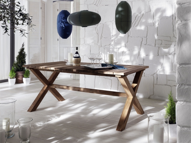 mobilier-jardin-table-teck-boules-papier-décoratives