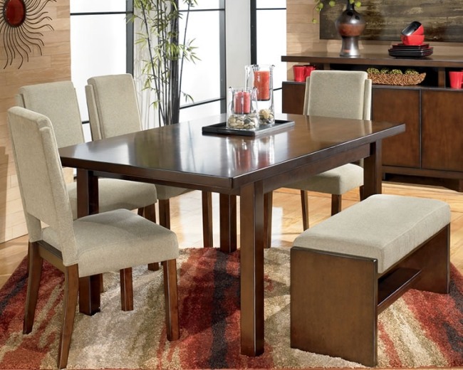 mobilier-salle-à-manger-table-bois-chaises