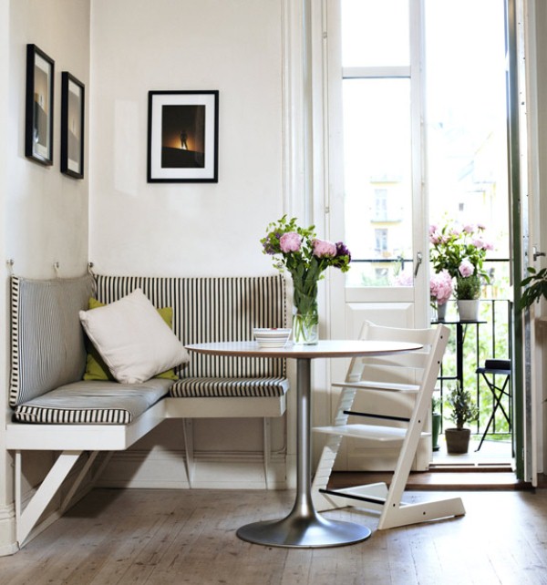 mobilier-salle-à-manger-canape-angle-chaises