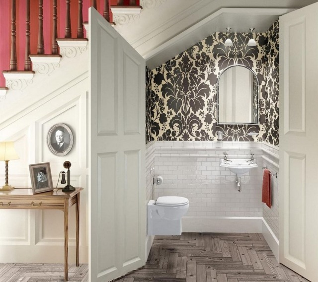 papier-peint-baroque-mini-toilettes-escalier