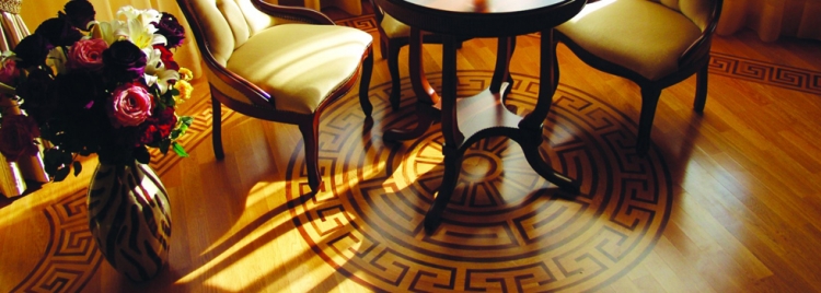parquet-artistique-rosace-table-chaises parquet artistique