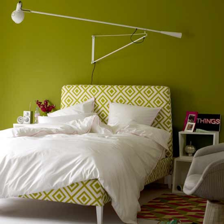 peinture décorative chambre lit assorti vert pistache