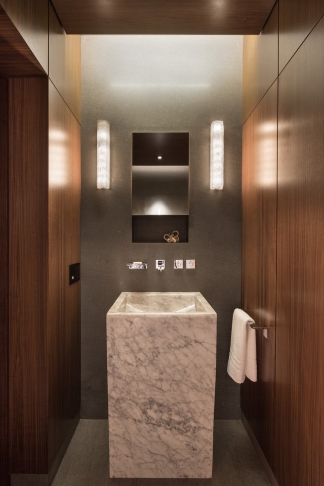petite salle de bain lavabo colonne-marbre