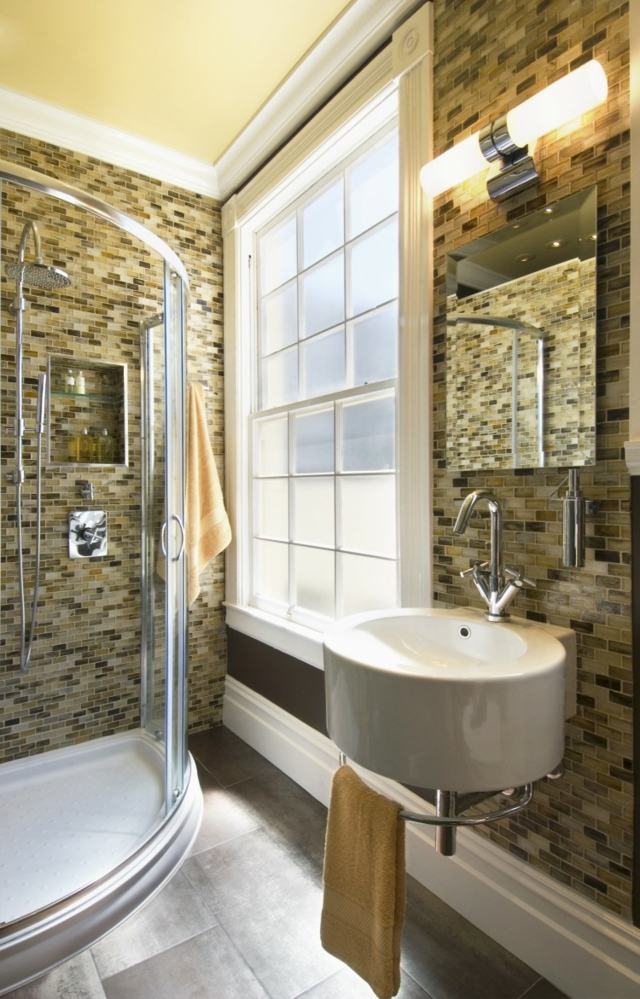 petite-salle-bains-mosaique-marron-cabine-douche petite salle de bains