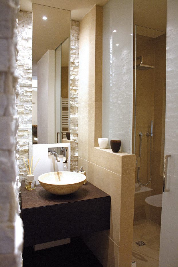 petite salle de bains idées-originales-aménagement-vasque-porcelainre-ovale