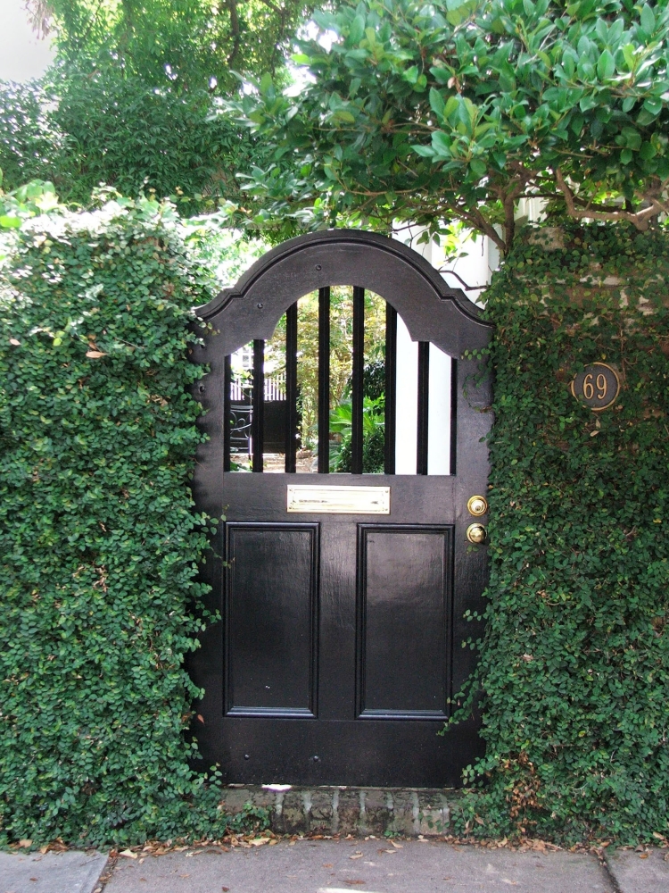 porte-jardin-noire-bois-design-élégant porte de jardin