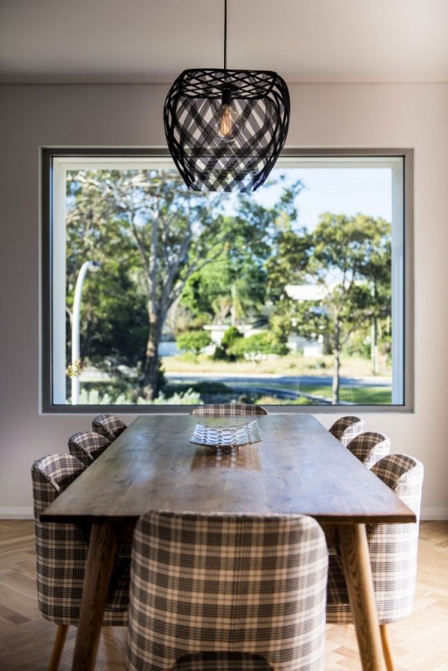 salle-à-manger-design-original-coin-repas-lampe-plafond