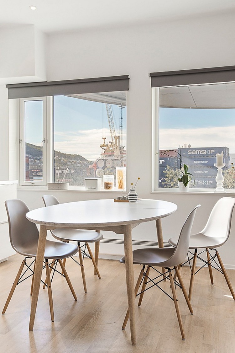 salle à manger moderne -table-manger-ovale-bois-blanc-chaises-design