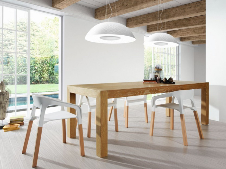 salle à manger design -table-rectangulaire-bois-clair-chaises-bois-blanc