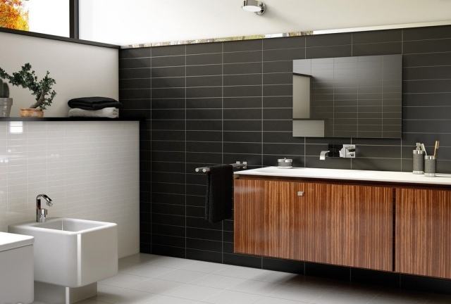 salle-bains-moderne-carrelage-mural-noir-mat-blanc-meuble-vasque-bois-cuvette-blanche