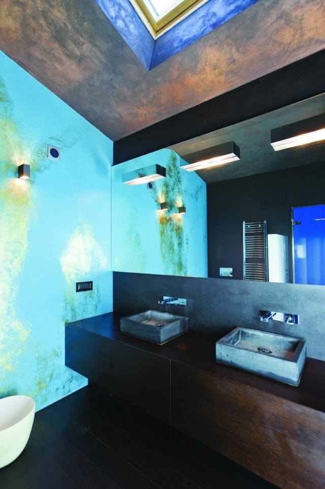 salle-bains-moderne-meuble-vasque-aspect-bois-vasques-rectangulaires-pierre-murs-aspect-béton photos de salle de bains