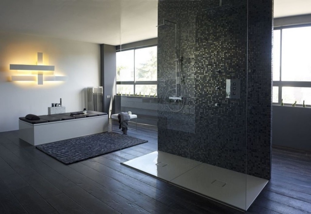 salle-bains-moderne-mosaique-noire-douche-italienne-baignoire-élégante photos de salle de bains