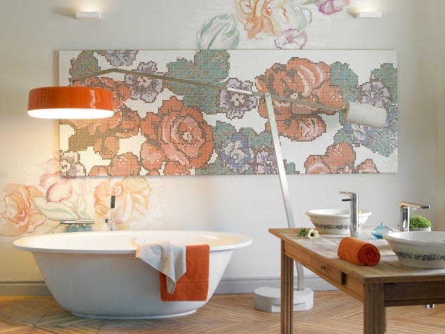 salle-bains-moderne-mosaique-roses-baignoire-îlot-blanche-vasques-forme-ovale-table-bois