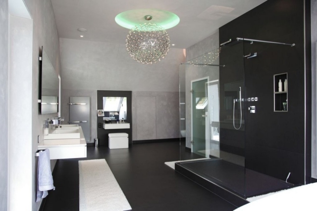 salle-bains-moderne-noir-blanc-paroi-verre-lustre-élégant-vasques-blancs photos de salle de bains