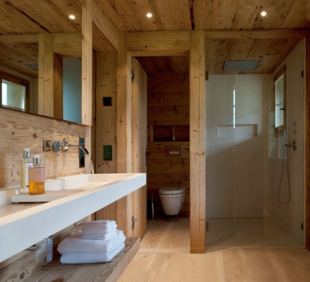 salle-bains-moderne-rustique-revêtement-mural-sol-bois-vasque-intégrée-robinet-acier-inox photos de salle de bains