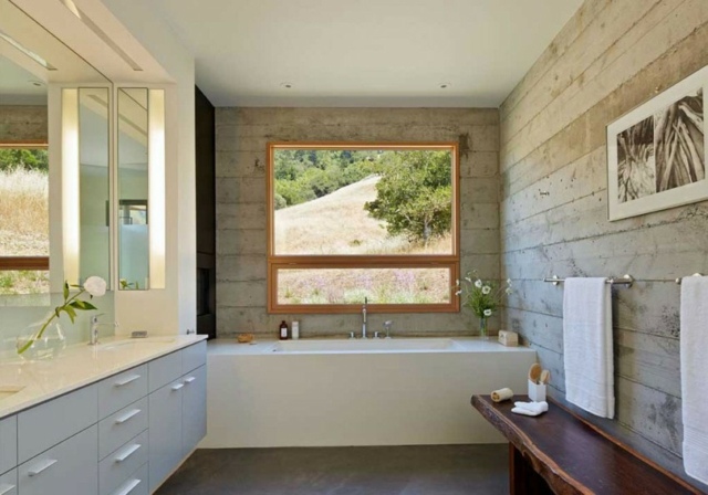 salle-de-bains-design-baignoire-rectangulaire-porcelaine